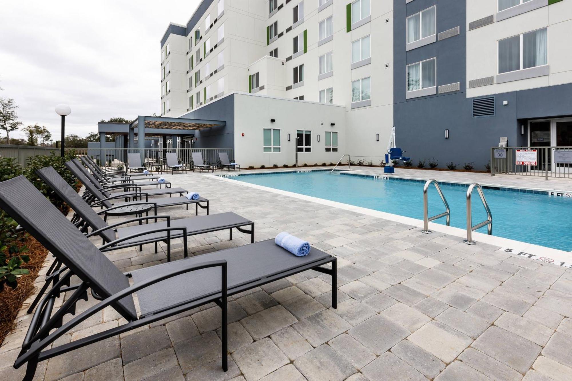 Courtyard By Marriott Pensacola I-10 West Hotell Exteriör bild